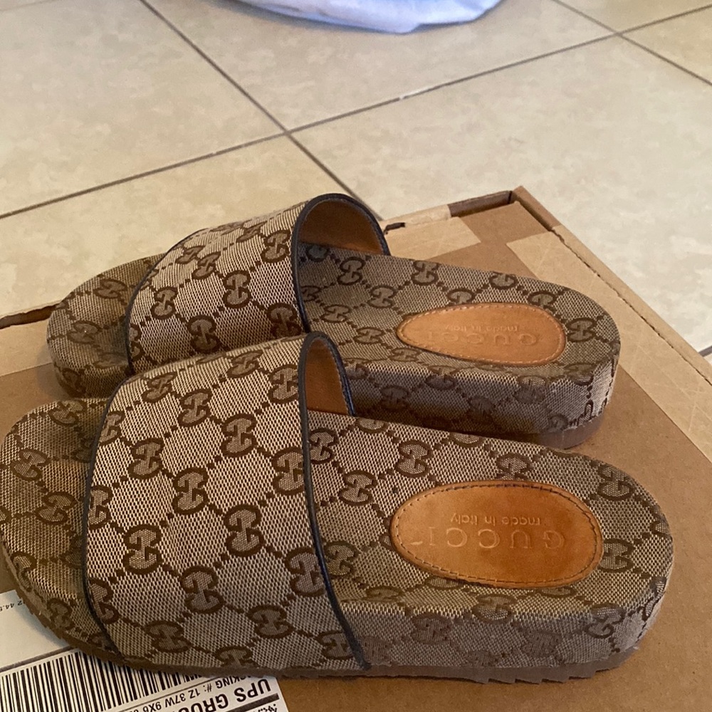 Gucci slides worn once’s
